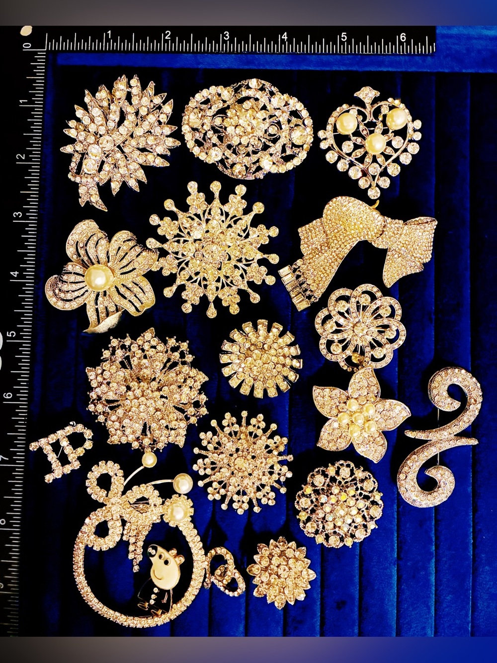 Gold-Tone Crystal Brooch Pin - Elegant Floral and Bow Assortment